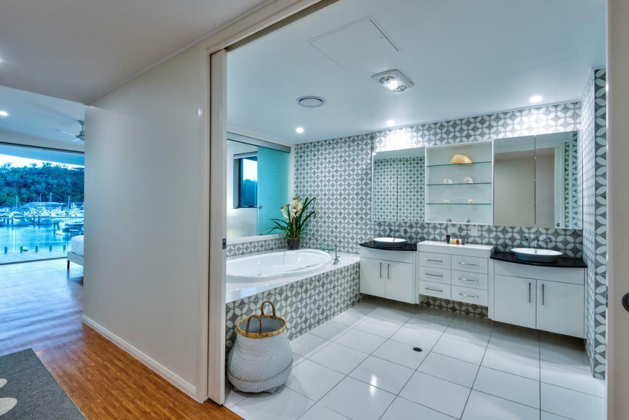 Pavillions Penthouse 25 - Luxury Waterfront Apartment With Private Roof Top Pool And Buggy Hamilton Island Exterior photo